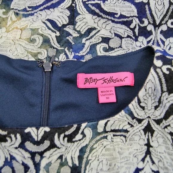 ❌SOLD❌Betsey Johnson Jacquard Midi Sheath Dress - Picture 5 of 6